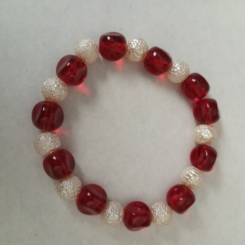 Hand Crafted Blown glass red and silver metallic pearl beaded Bracelet